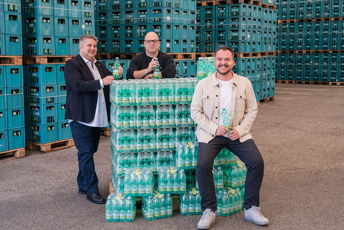 Bild1-WQ_BirneHolunder-cLauraJagoschuetz-4