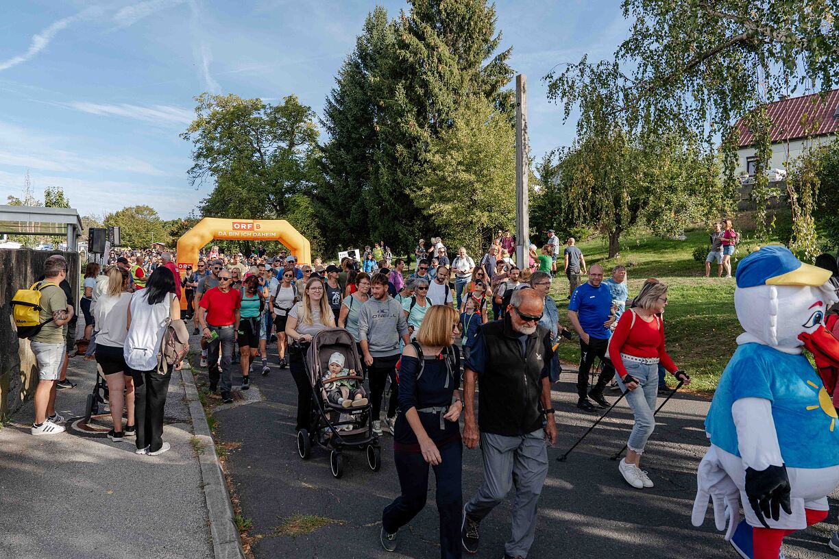 Bild2-WQ_Wandertag_cLauraJagoschuetz