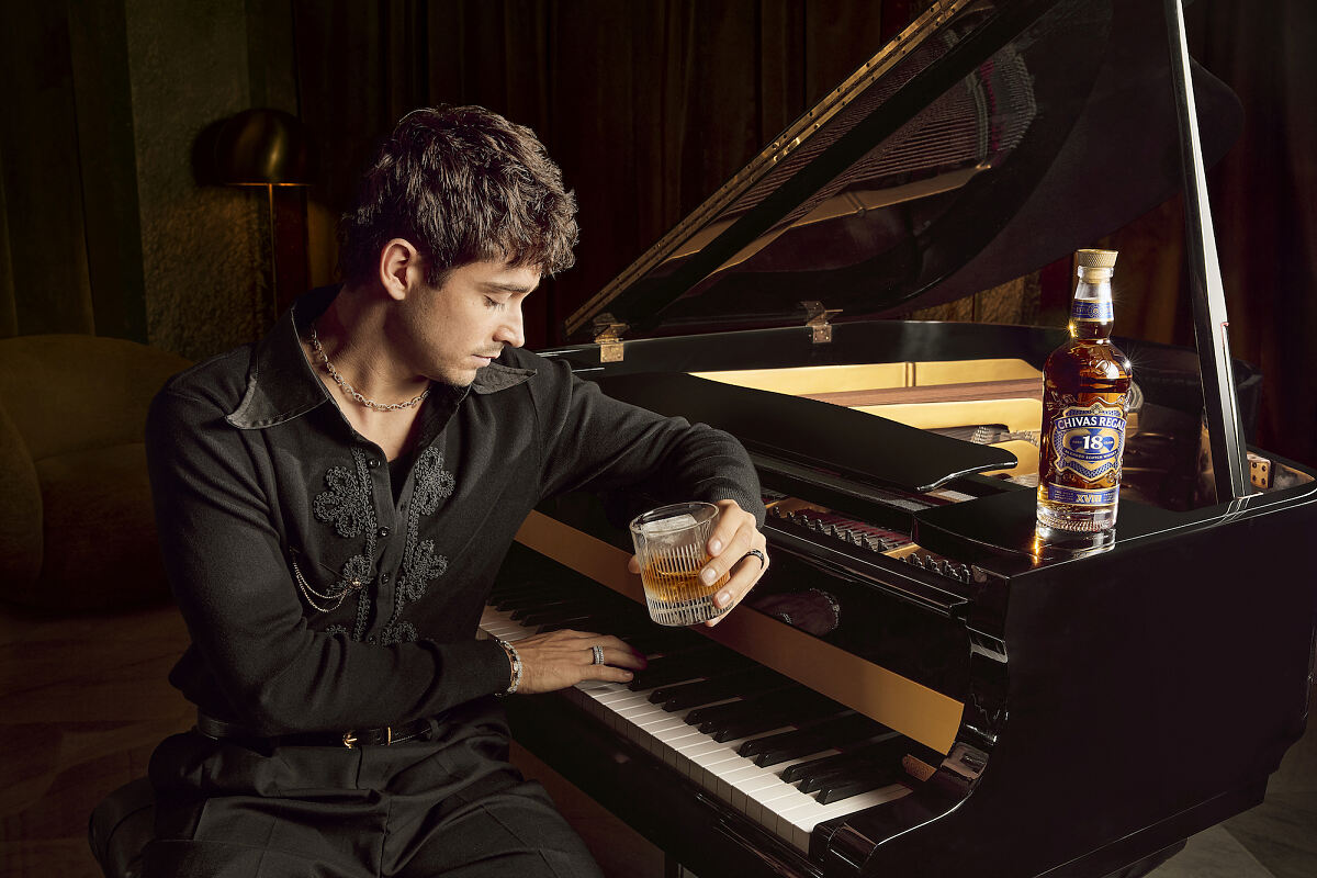 2 - Trade (Product + Serve) - ChivasRegal_CharlesLeclerc