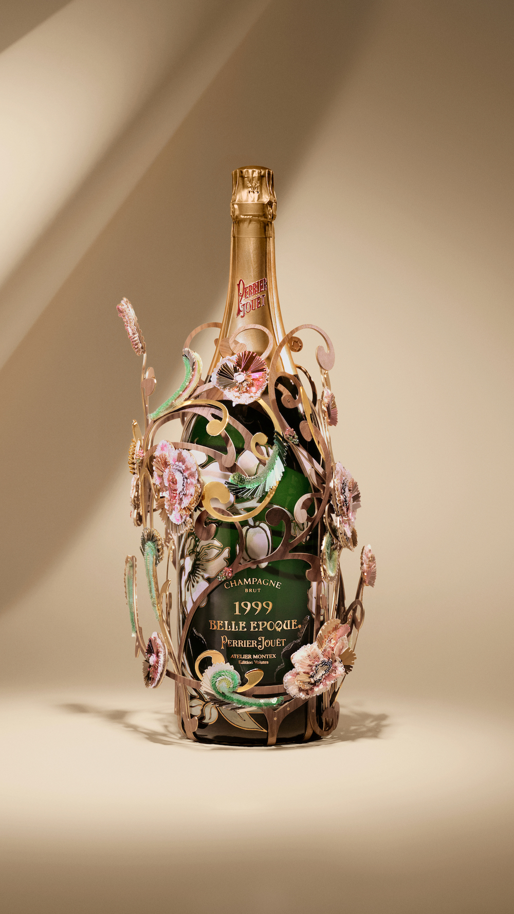 Perrier-Jouët Montex - Prestige offer - Volutes - Beautyshot 9-16