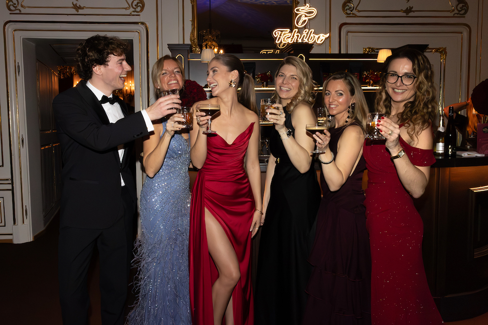 4_Food- und Lifestyle-Influencer_innen beim Verkosten